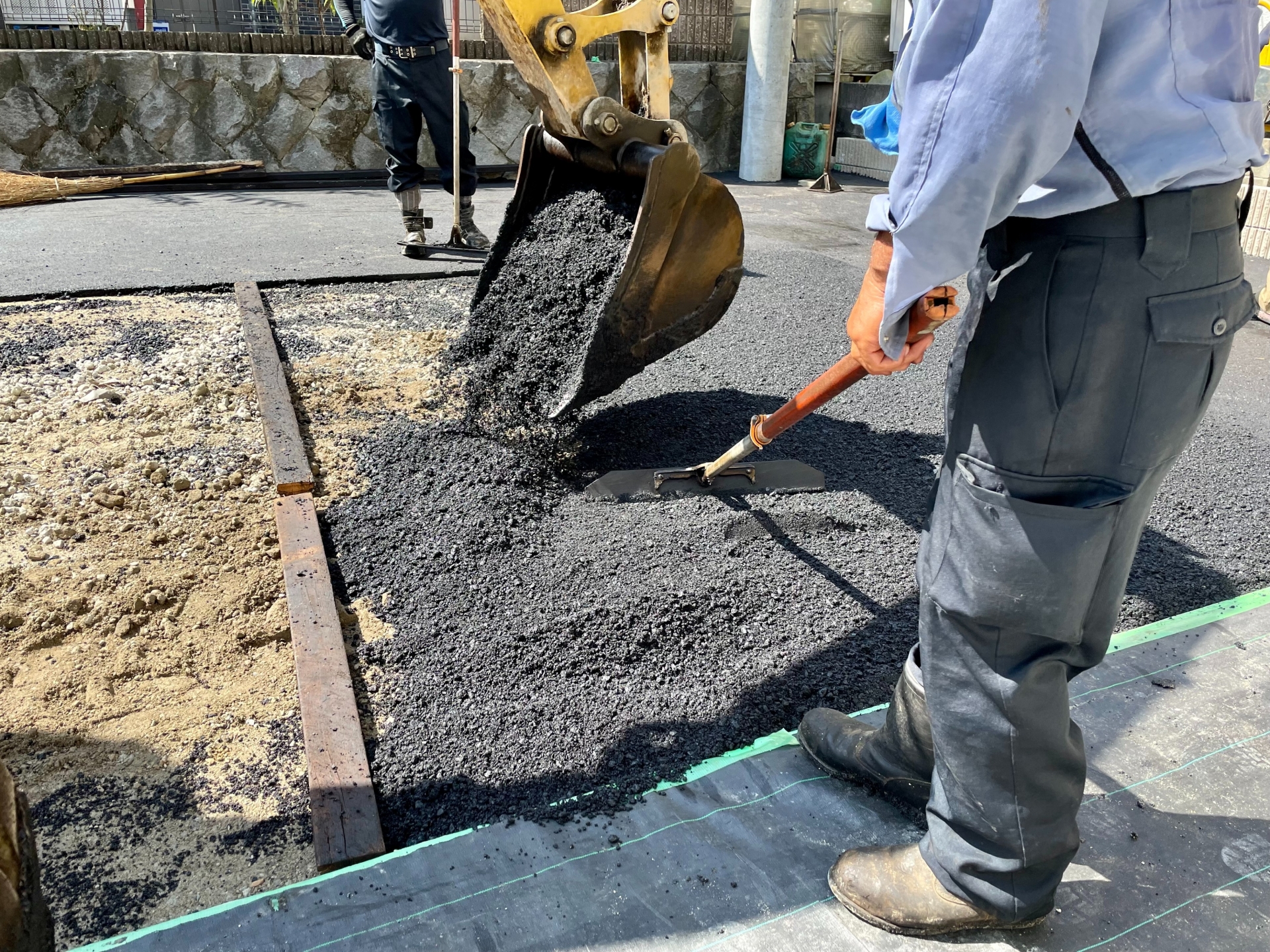 駐車場のアスファルト舗装