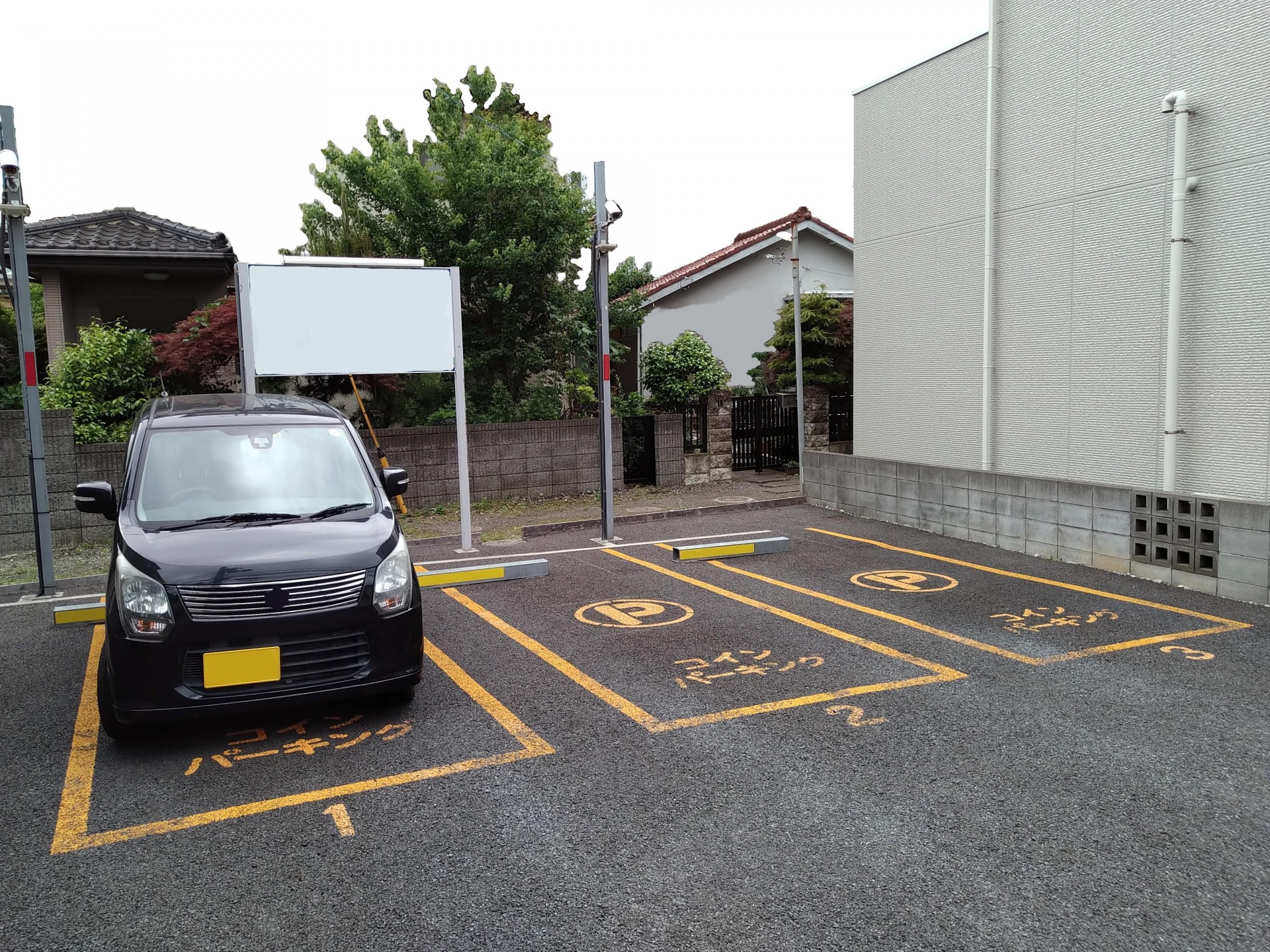 狭い駐車場