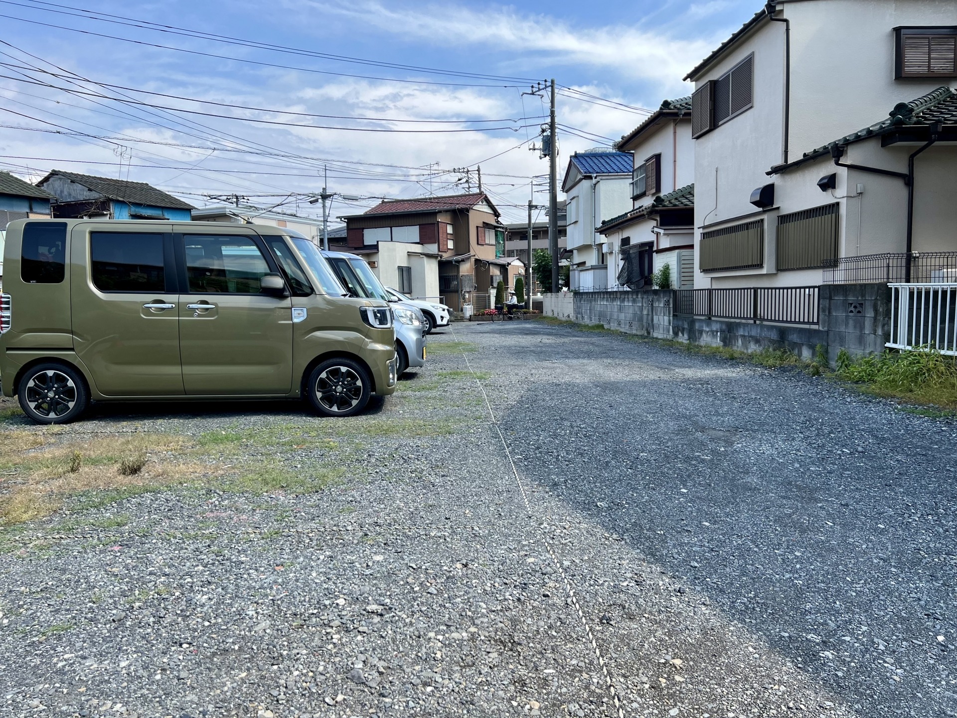 砂利の駐車場