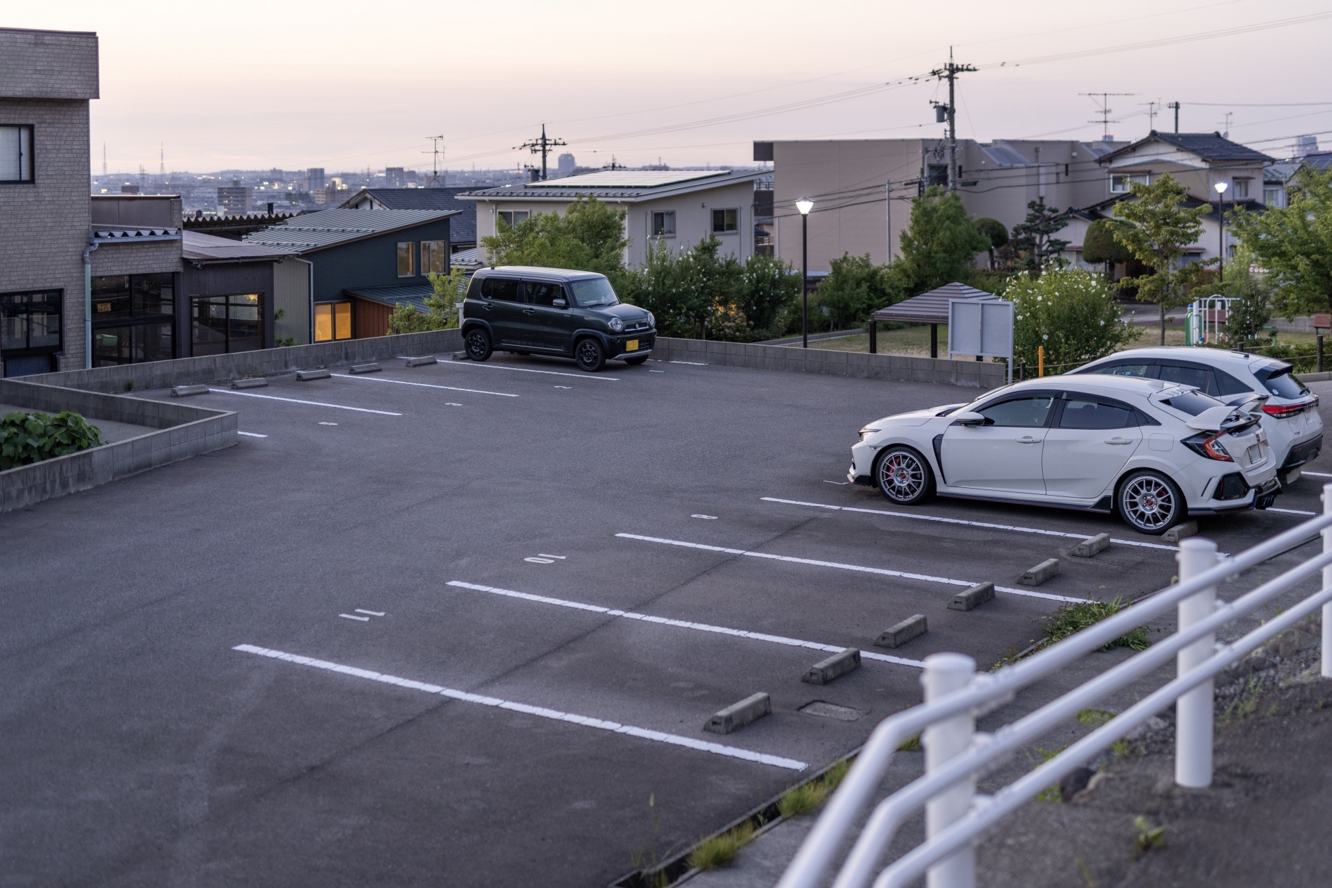 コンクリートの駐車場